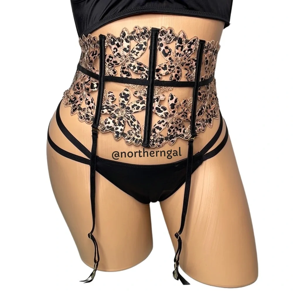 Victoria’s Secret Very Sexy Floral Embroidered Waist Cincher - Picture 1 of 12